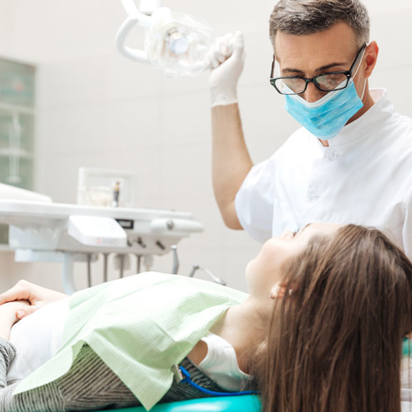 Spécialistes dentaires qualifiés pour vos soins | Sereniteeth